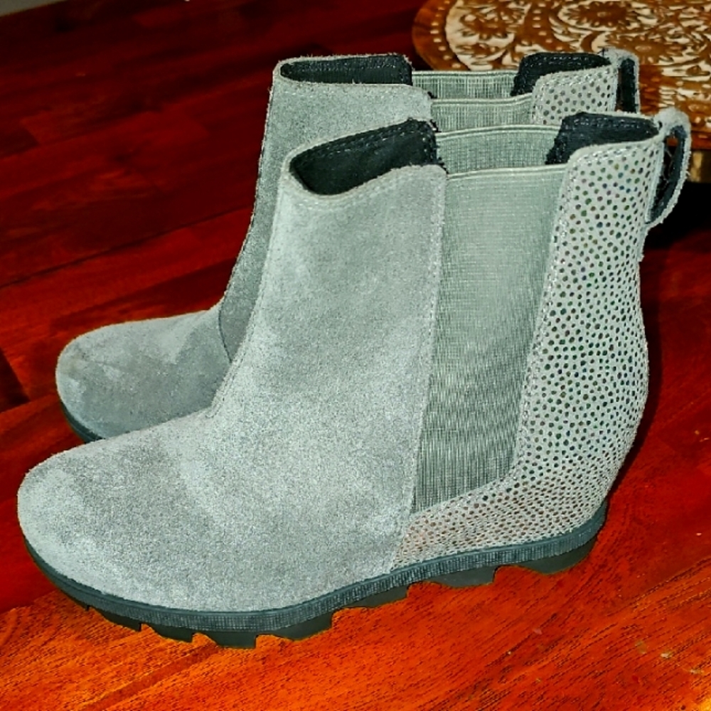SOREL Joan Of Artic Wedge Boots. Youth girls sz 4! Gray with Metallic Details!